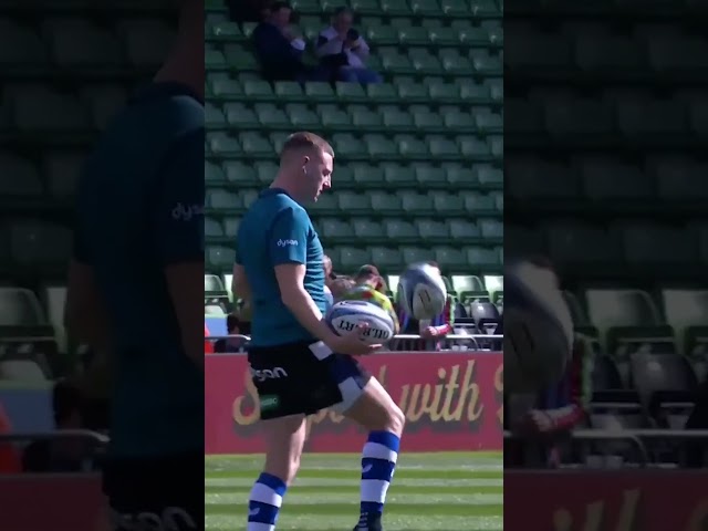 Finn Russell Can Juggle With Rugby Balls?! Now That's Impressive! 🔥 #gallagerprem #rugby
