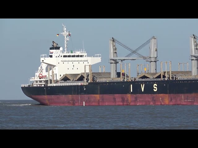 Best of Shipspotting Cuxhaven 2022 - 100 Giant Container Ships Cargo Freighters & Other Vessels