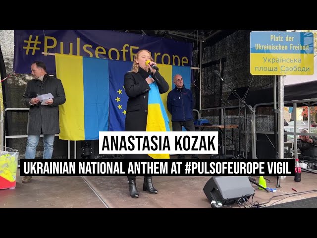 27.11.2022 Frankfurt am Main Anastasia Kozak: Ukrainian National Anthem at Puls of Europe vigil