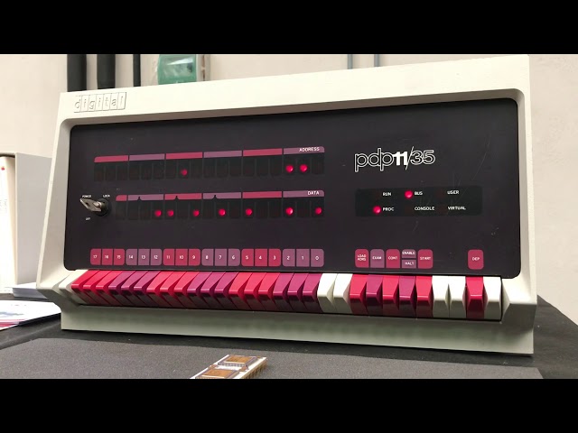 PDP11/35 - Light Chaser