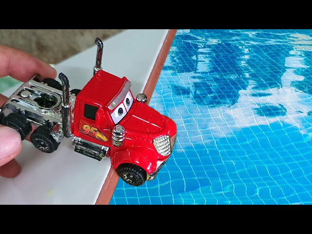Looking For Disney Pixar Cars, Lightning McQueen and fire truck fall into cool water | Suri Huynh