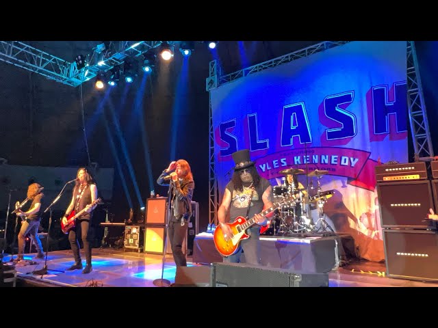 Slash featuring Myles Kennedy & The Conspirators in Manila 2024 - World on Fire - iii]; )’