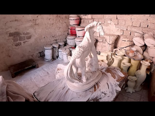 Meet The Young Guy Who is a Champion in the Field of Handmade Gypsum Crafts