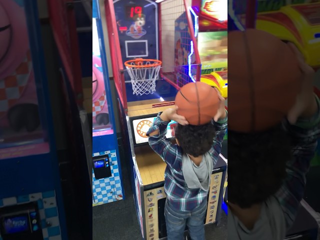 Fun at Chuck E Cheese #kidsvideo #toddlers #blippi #pawpatrol