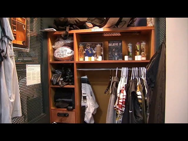 Eagles players create shrine to Nick Foles in locker room