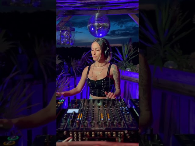 Girls brings the proper energy! Enjoy our last video and suscribe #melodictechno #techno #tulum