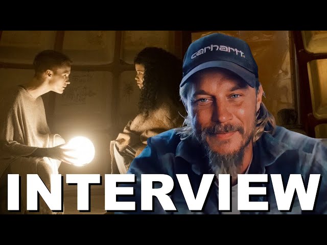 RAISED BY WOLVES Interview mit Travis Fimmel & Abu Salim | Behind The Scenes | HBO MAX | TNT Serie