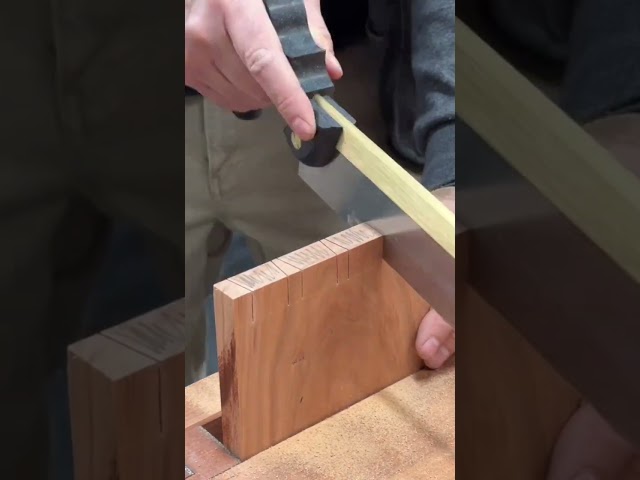Making hand-cut dovetails using some of @RobCosmanWoodworking’s nifty tricks #hybridwoodworking