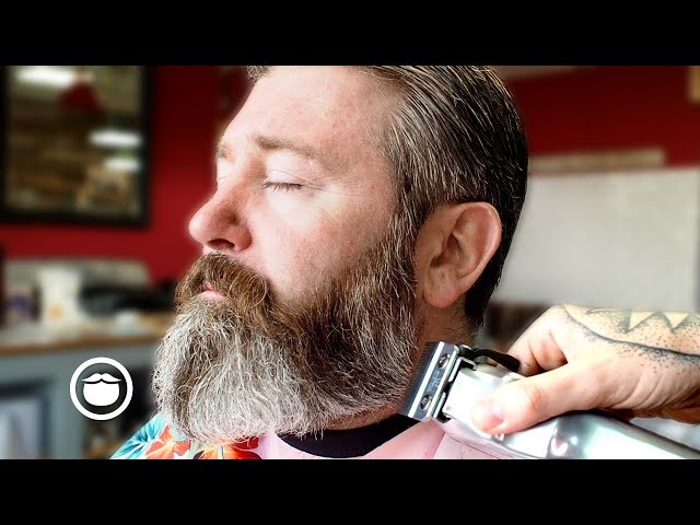 Master Barber Transforms the Style of a Traveler From Texas