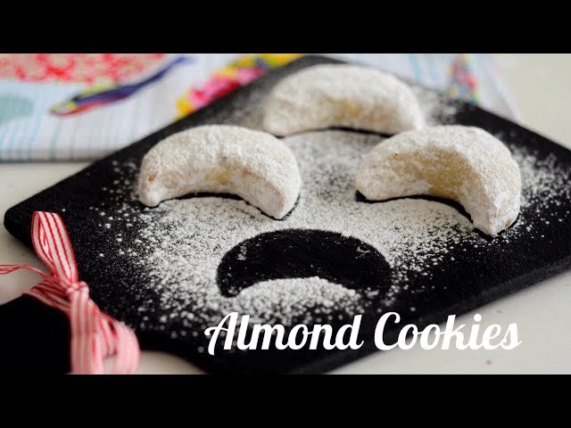 Tasty Almond Crescent Cookies ( Kavala kurabiyesi nasıl yapılır)