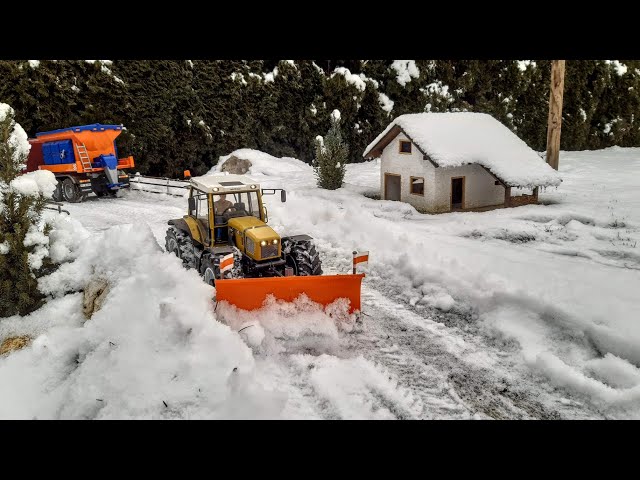 Rigitrac 1:15 RC scale snow removal. Case 621, truck stuck in snow.