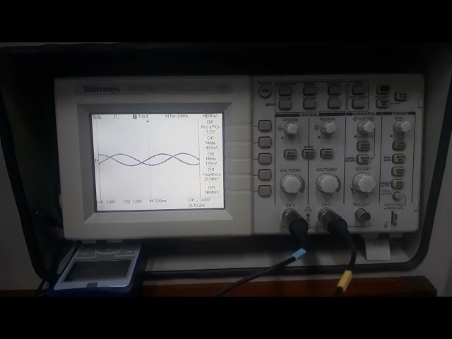 Estabilização do sinal de corrente na partida de motores no osciloscópio.