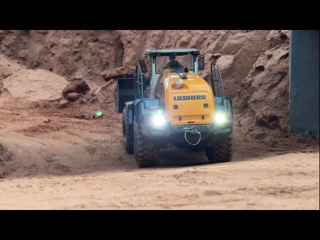 Rc Trucks with MB Trac, Fendt, Liebherr, MAN, Cat and Volvo wheel loader in the ConstructionWorld