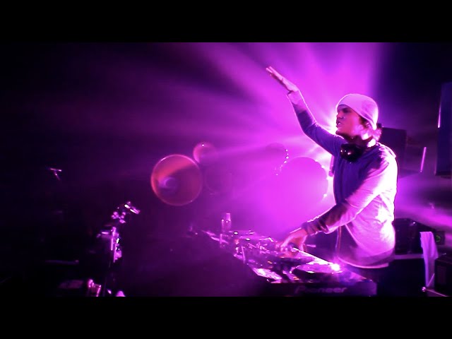 Avicii – Live at Pier 94 (NYC, Jan 1, 2012)