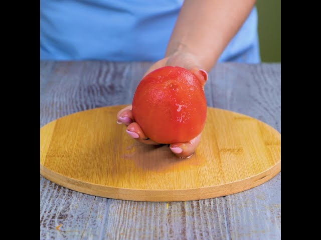 How To Easily Peel A Tomato 🍅