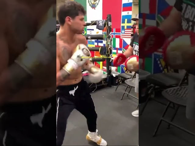 RYAN GARCIA CRACKING LEFT HOOKS 🔥🥊 DEVIN HANEY FIGHT #shorts #boxing #viral