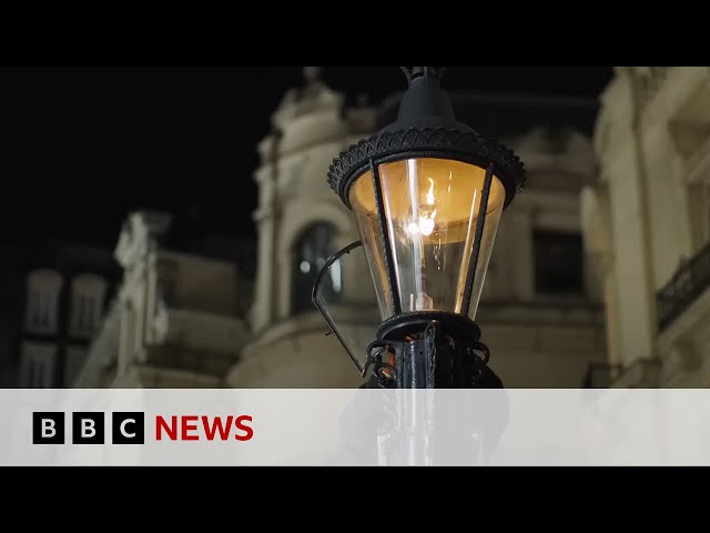 King's Coronation: The last lamplighters of London - BBC News