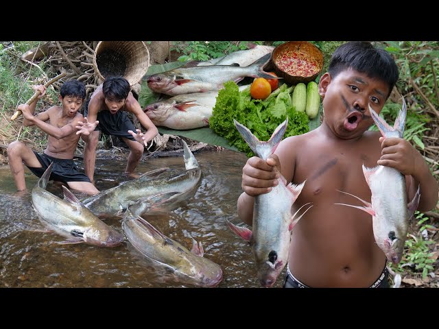 Primitive Technology - Cacth 3fish grilled for eat - Eating delicious