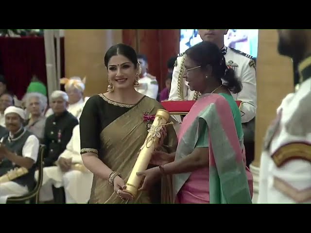 President Droupadi Murmu presents Padma Shri to Ms. Raveena Ravi Tandon for Art.