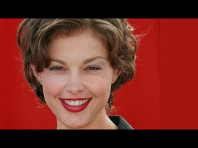 13 Sexy Photos of Ashley Judd