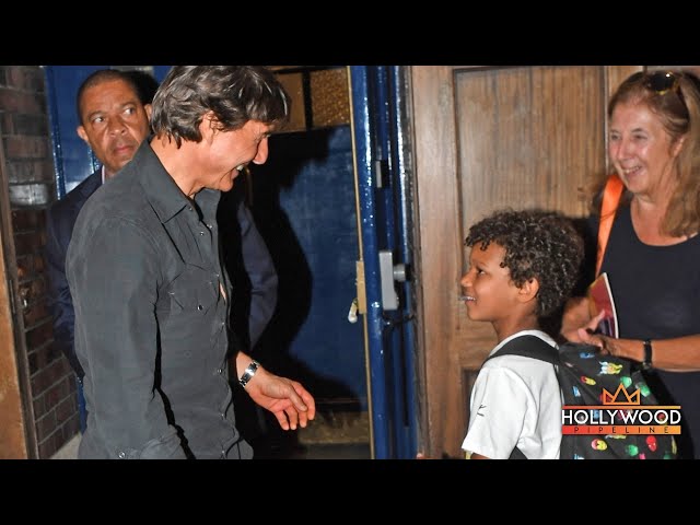 Tom Cruise stops for young fan in London
