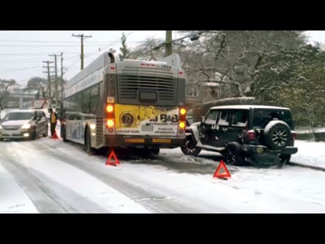 Crashes and chaos on roads across Metro Vancouver after snow falls