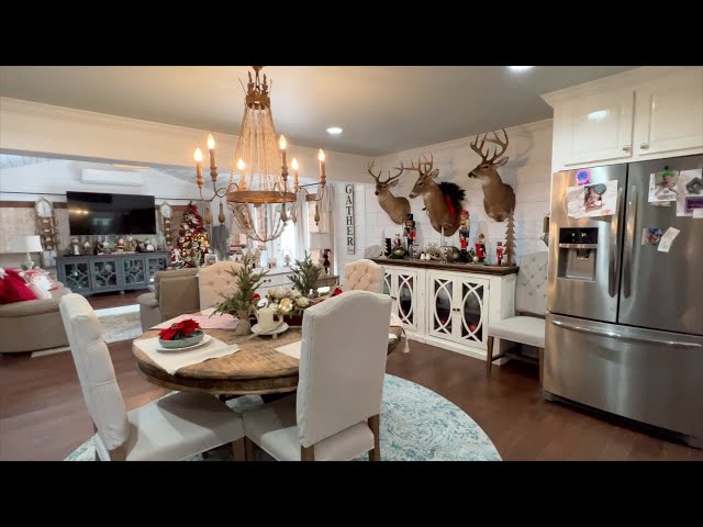 Christmas Home Tour: The Christmas Decorating Will Inspire You to Start Decorating Early!