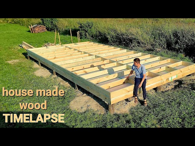 Construction of a wooden frame house far from the city / TIMELAPSE