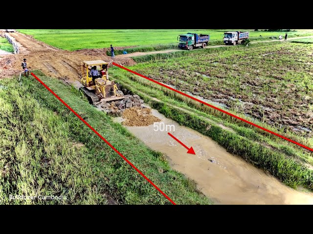 Incredible !! Experts push out mud | Pour good soil to build road in new project 50 meters