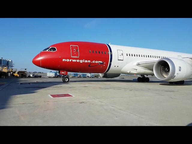 Boeing 787 Dreamliner norwegian / Fiumicino / HD