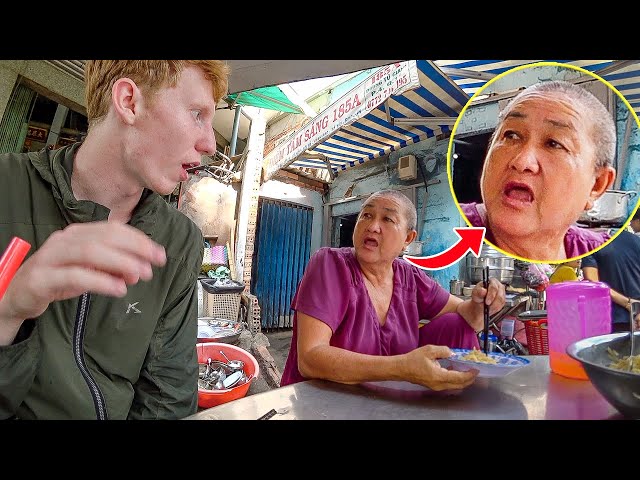 Shocking locals in Saigon's Chinatown with perfect Chinese and Vietnamese 🇻🇳