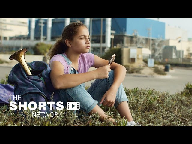 A homeless girl prepares for her school concert. | Short Film "The Mission"