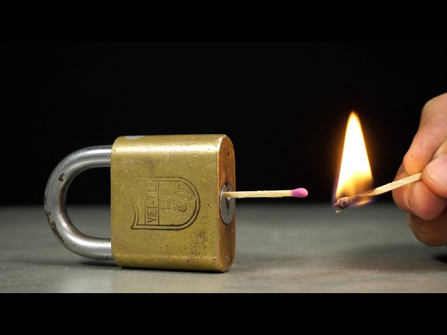 HOW TO OPEN A LOCK WITH MATCHES