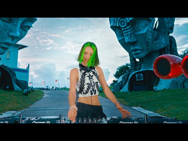 Miss Monique @  Bali, Indonesia 2024 [Melodic Techno/ Progressive House DJ Mix]