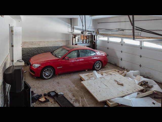 Exploring Abandoned Mafia Mansion - Sports Cars Left Behind