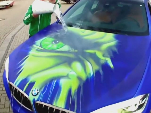 Lack-Zauberei: Auto wechselt in Sekundenschnelle die Farbe -  nur durch Wasser