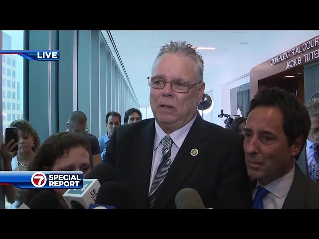 Former Parkland resource officer Scot Peterson reacts to not guilty verdict