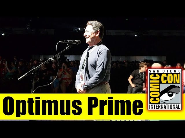 Optimus Prime Surprises Fans at BUMBLEBEE Panel | Comic Con 2018 (Peter Cullen)