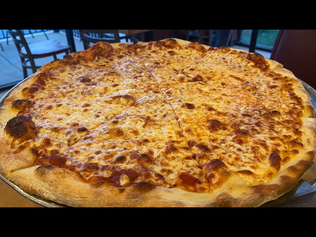 Eating at NYPD Pizza at The Villages, Florida | New York Style Pizza | Places to Eat in The Villages