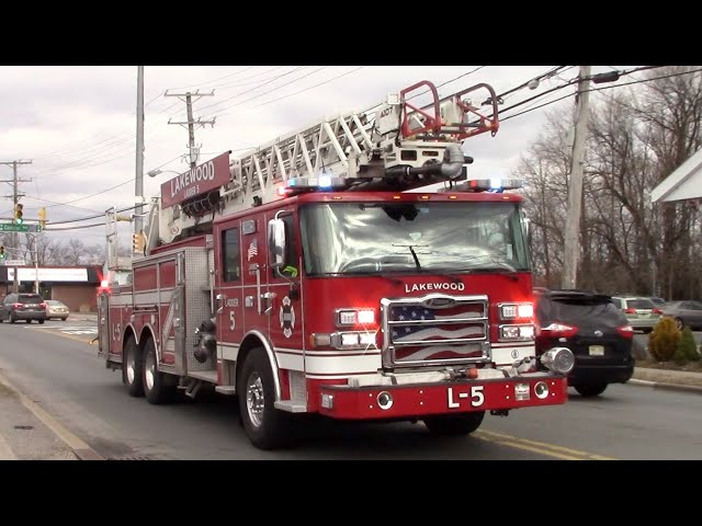 Lakewood Fire Department Ladder 5 Responding 1-26-23