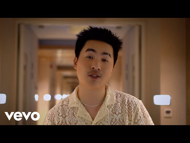 Keenan Te, yaeow - favorite lesson (Official Music Video)