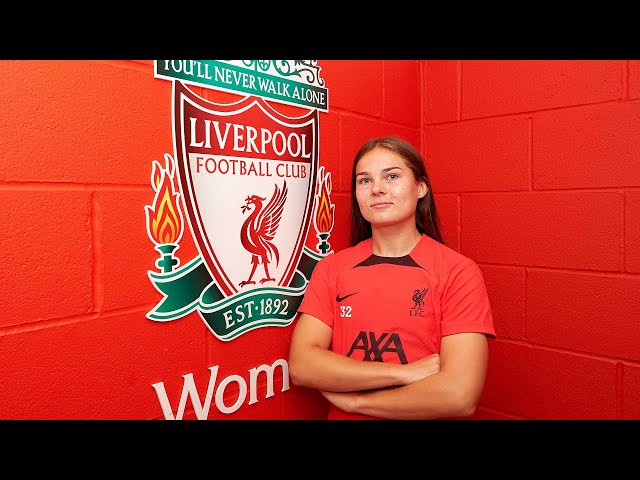 Parry signs first professional contract with LFC Women