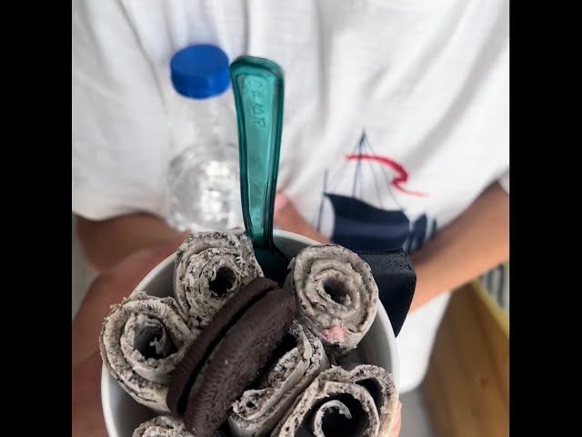 Rolled ice cream in Greece 🇬🇷