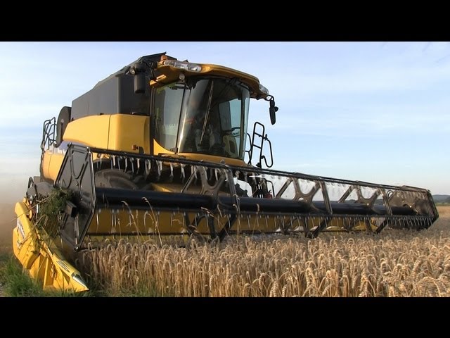 New Holland CX880, CX8080 und CR9060 Mähdrescher - Getreideernte bei Tag und Nacht