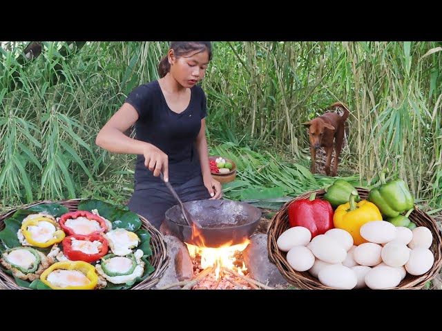 Survival cooking in forest: Cooking duck egg  bell peppers with chili sauce for eat with dog
