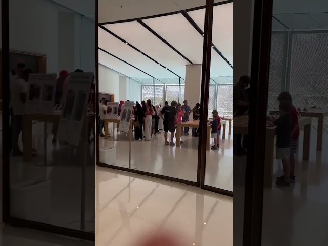 APPLE store Dubai Mall UAE           #apple #dubai #iphone