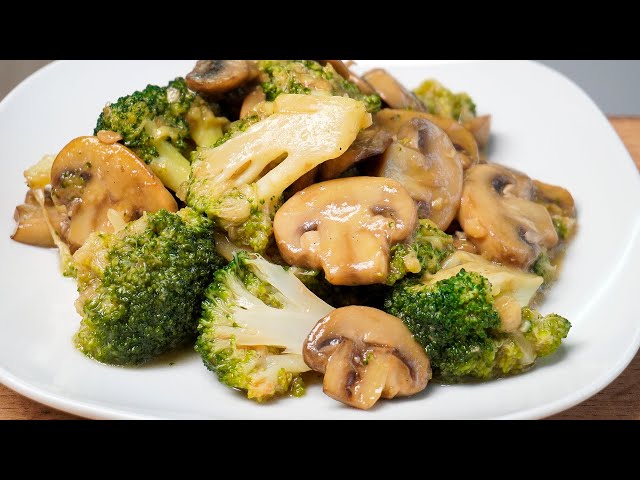 Broccoli has never been prepared so delicious! Broccoli with mushrooms in garlic sauce.