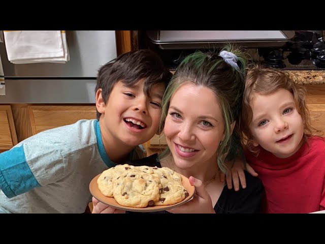 Hannah Is Making Easy Cake Mix Cookies With Her Kids! • Tasty
