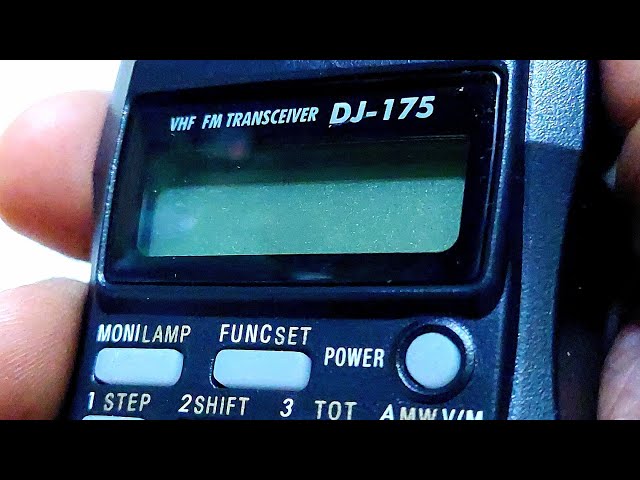 Alinco DJ175 VHF handheld