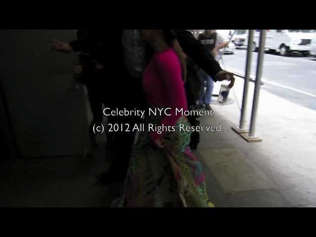 Beyonce makes a colorful entrance in NYC #beyonce #bey #queenbee #queenbey
